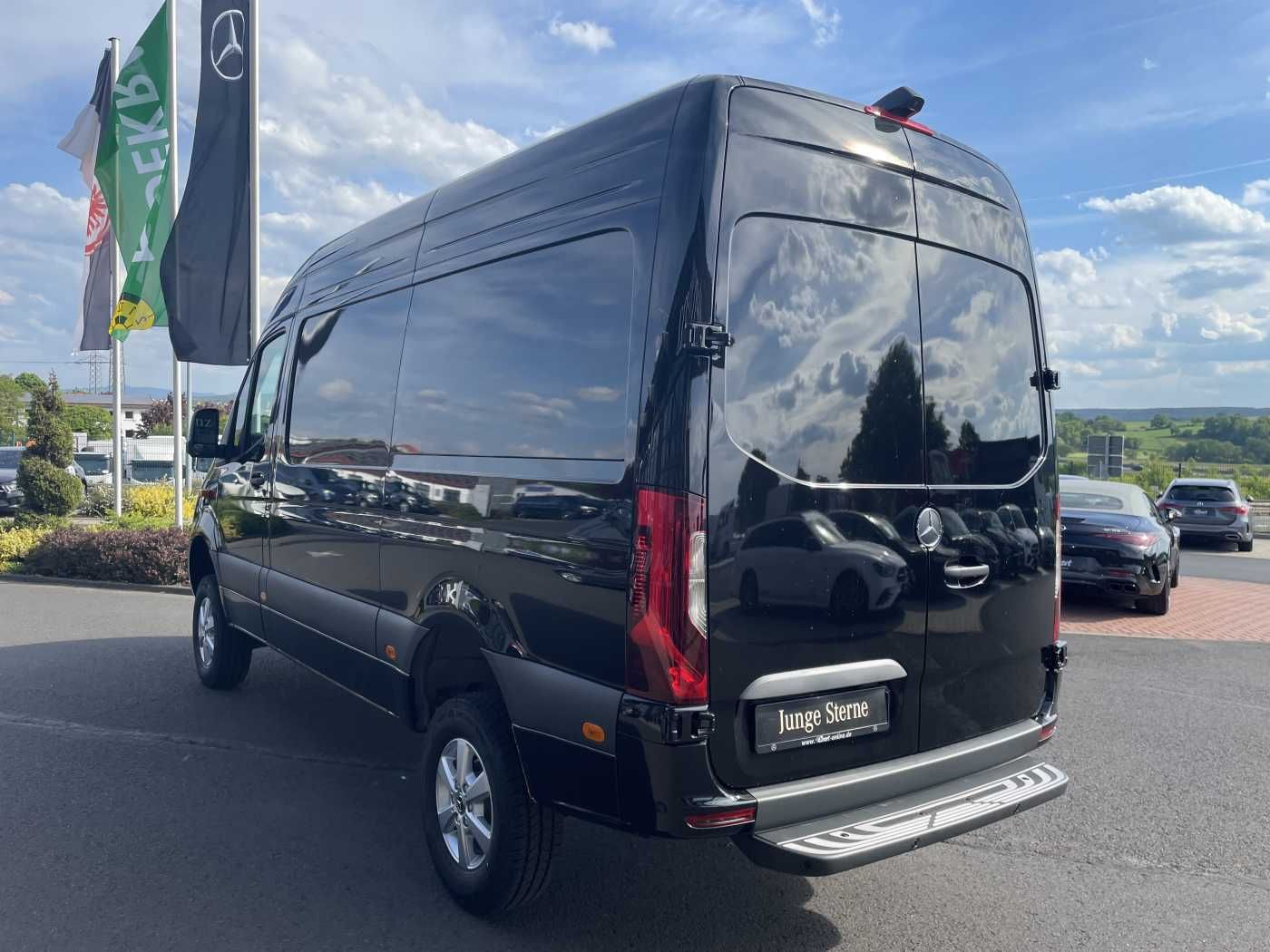 Fahrzeugabbildung Mercedes-Benz Sprinter 319 CDI 4x4 3665 Klima Kamera MBUX LED
