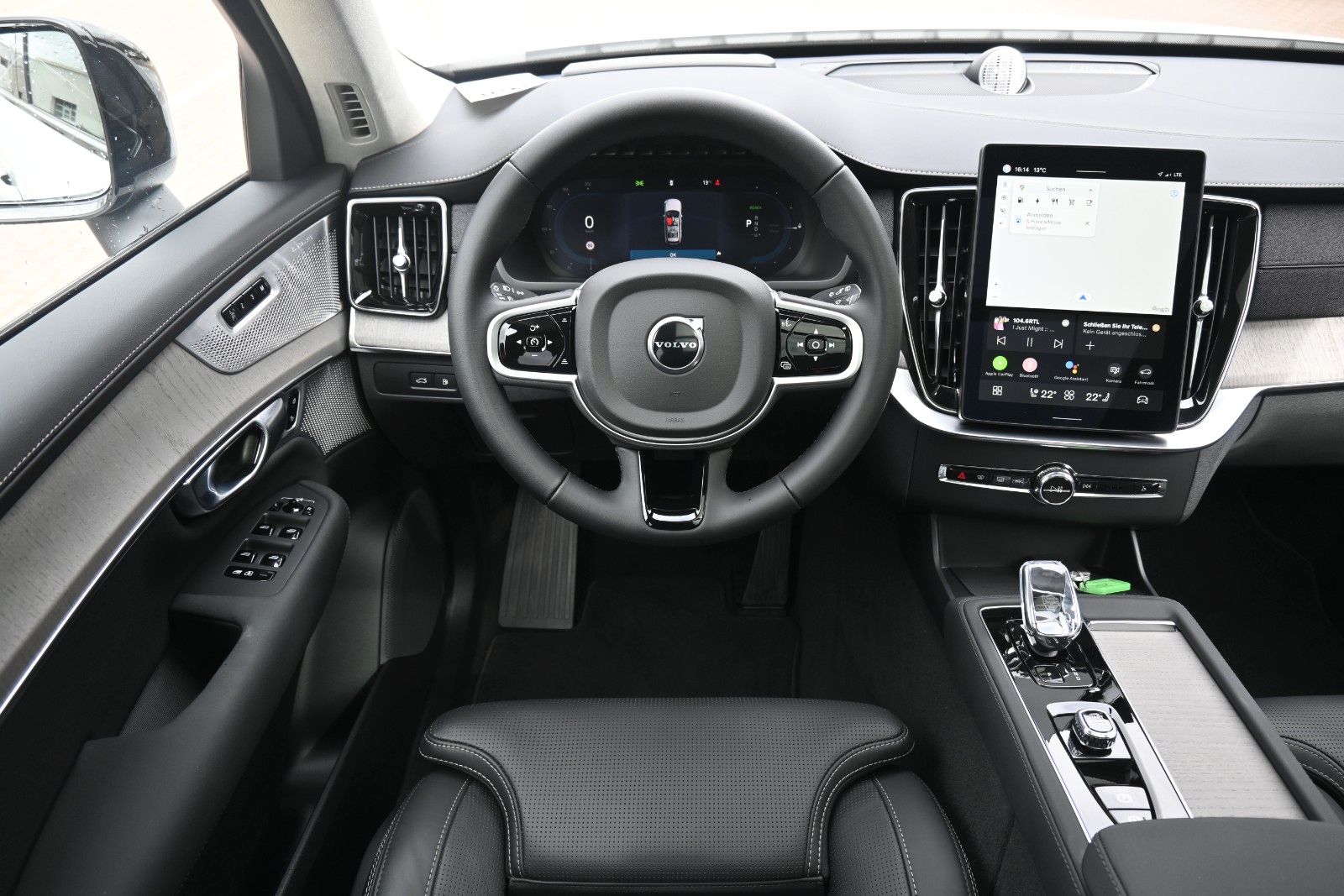 Fahrzeugabbildung Volvo XC90 T8 AWD Ultra Dark*STDHZG*360°*LUFT*B&W*ACC