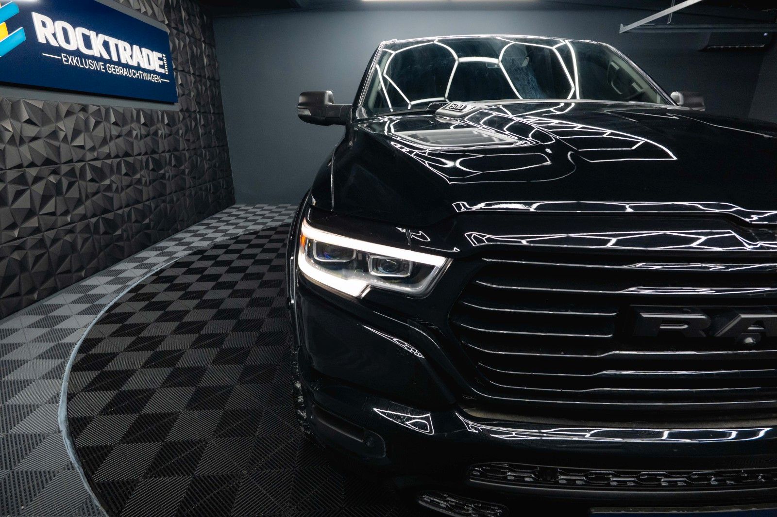 Fahrzeugabbildung Dodge RAM 5.7 V8 HEMI 4x4 OFFROAD Night Limited 19%