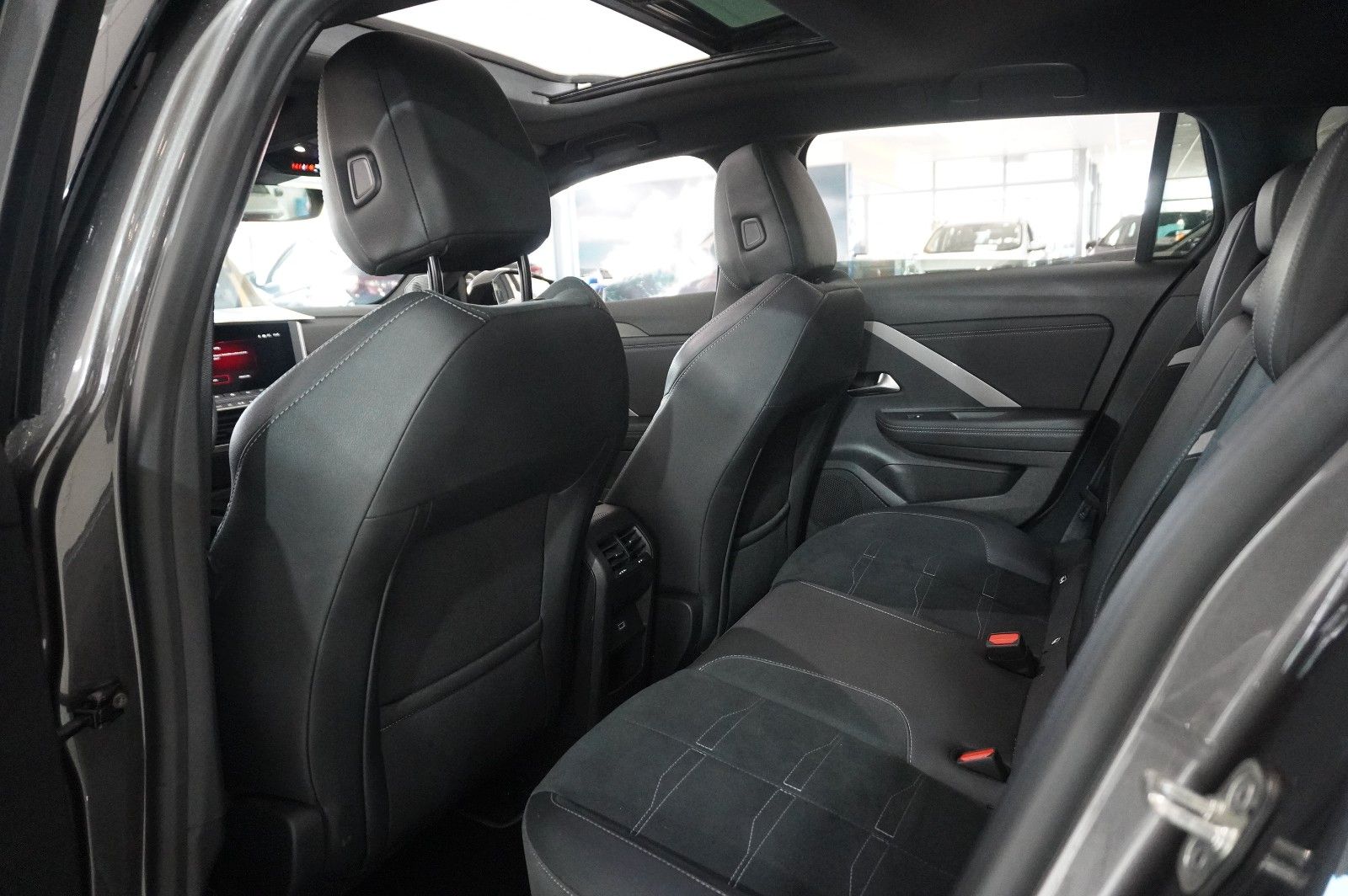 Fahrzeugabbildung Opel Astra L ST 1.2T GS SPORT NAVI/LED/360°/PANO./HUD