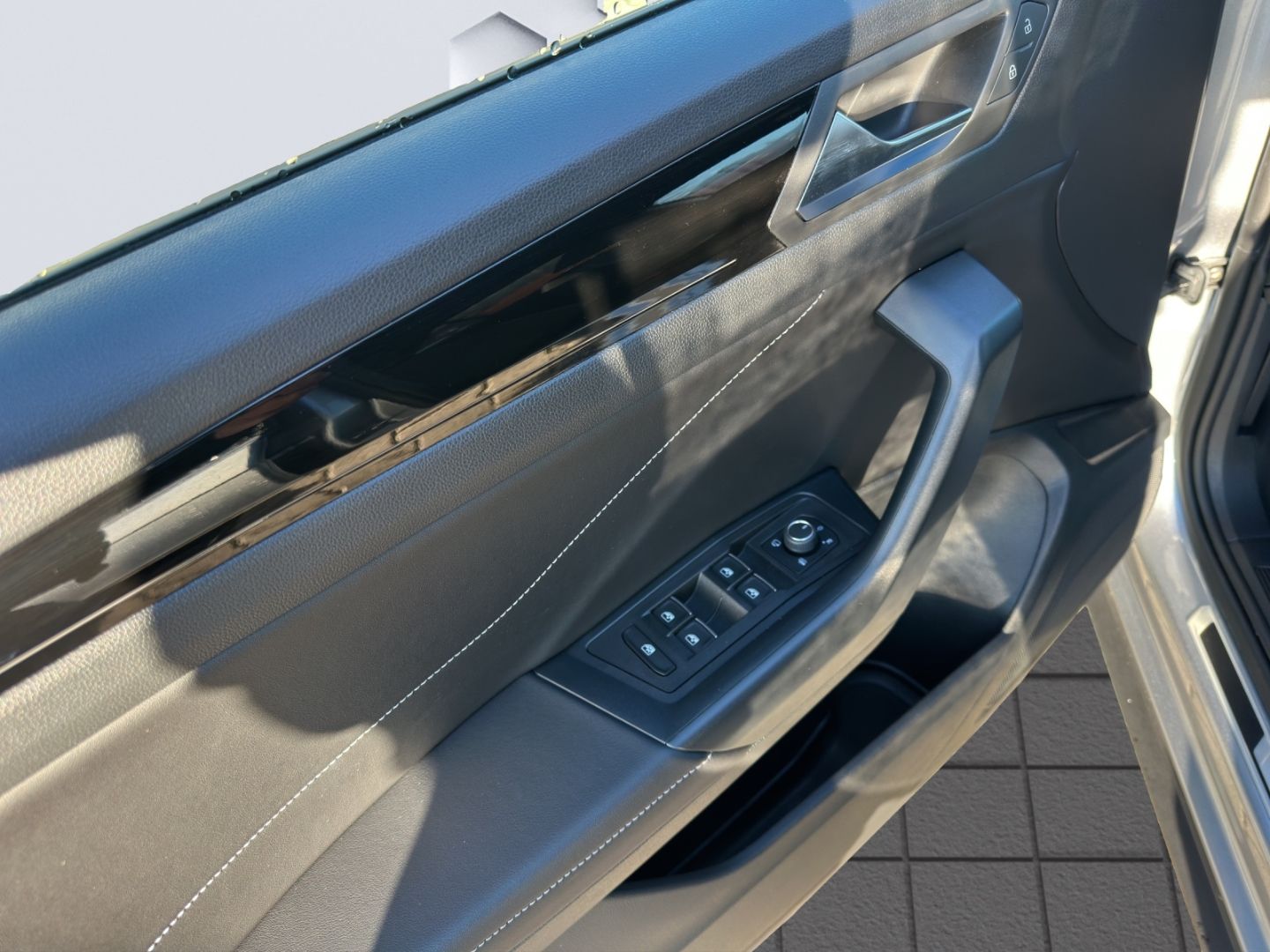 T-Roc 1.5 TSI R-Line DSG AHZV LED PDC Rückfahrka