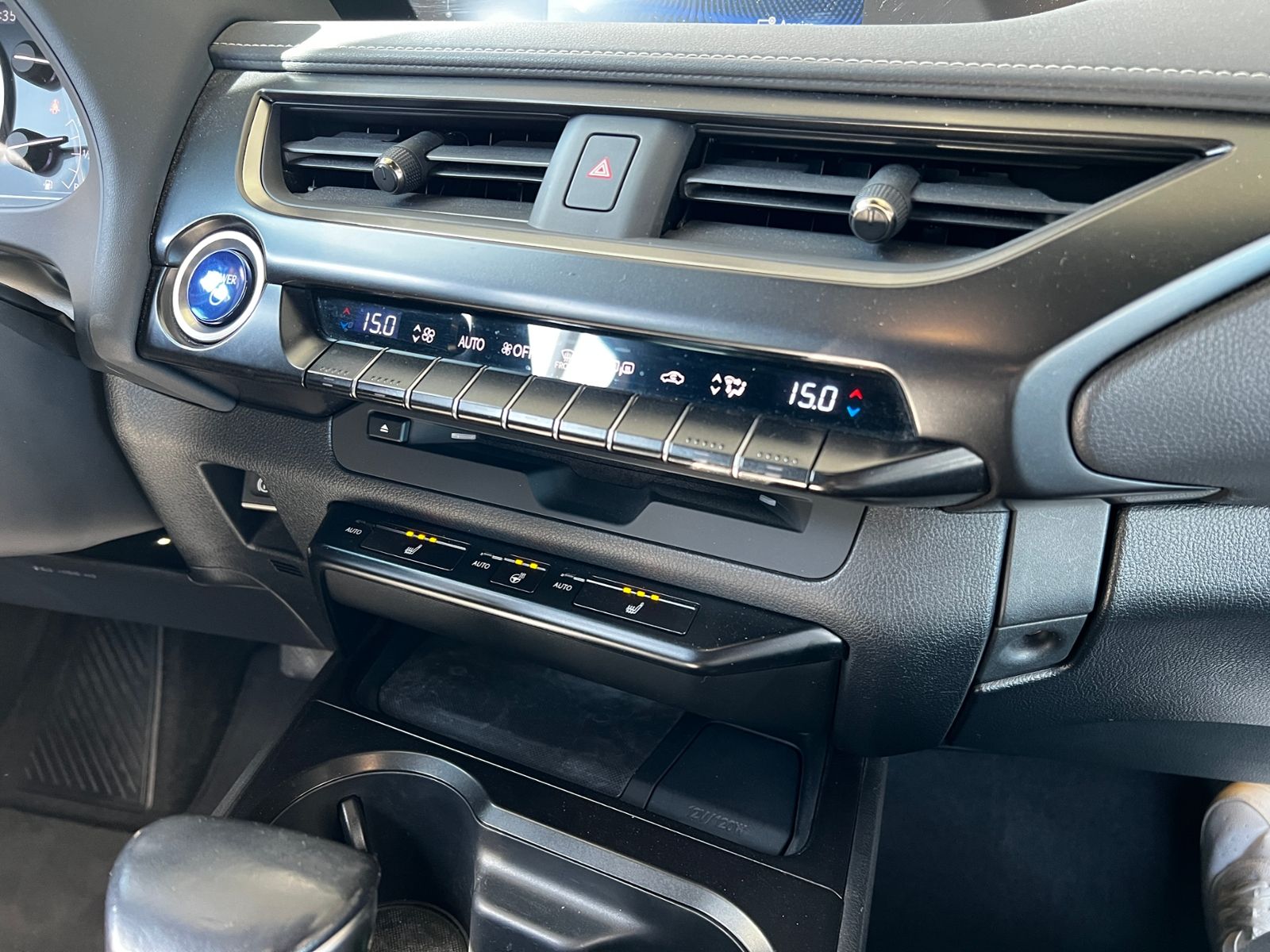 Fahrzeugabbildung Lexus UX 250 h Style Edition AHK RFK Full Link LED