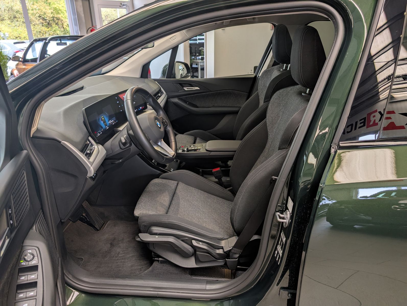 Fahrzeugabbildung BMW 218 Active Tourer d AHK Pano Cam Travel-Paket