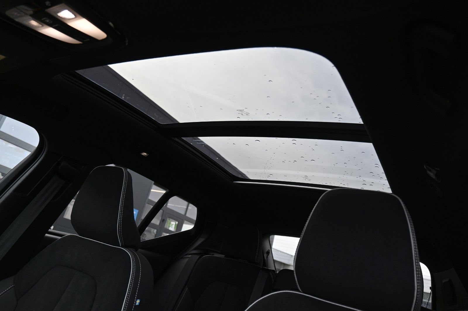 Fahrzeugabbildung Volvo XC40 B4 Black Ultra Dark*FSHZG*PANO*360°*ACC*AHK