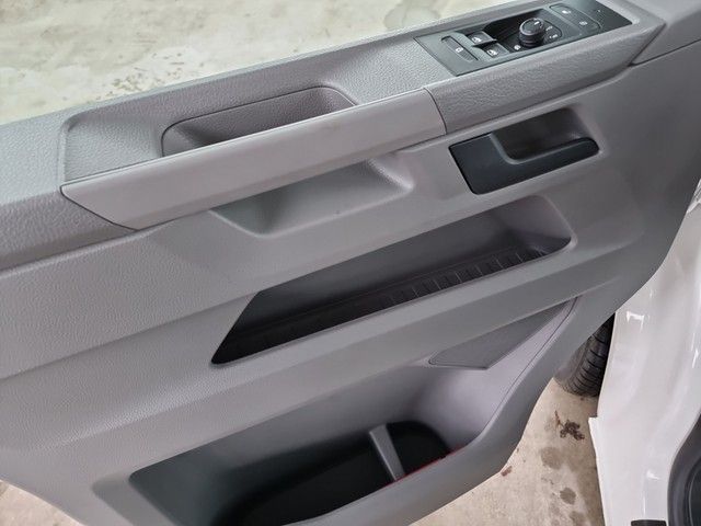 Fahrzeugabbildung Volkswagen T6.1 Transporter TDI Kombi 9 Sitzer Klima PDC DA