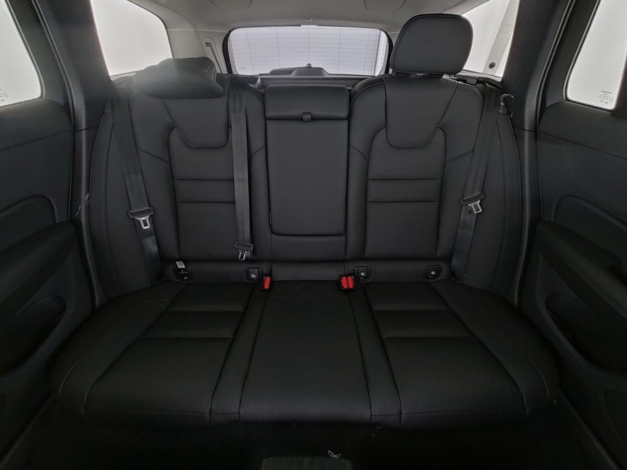 Fahrzeugabbildung Volvo V60 Kombi Plus Dark Recharge Plug-In Hybrid AWD
