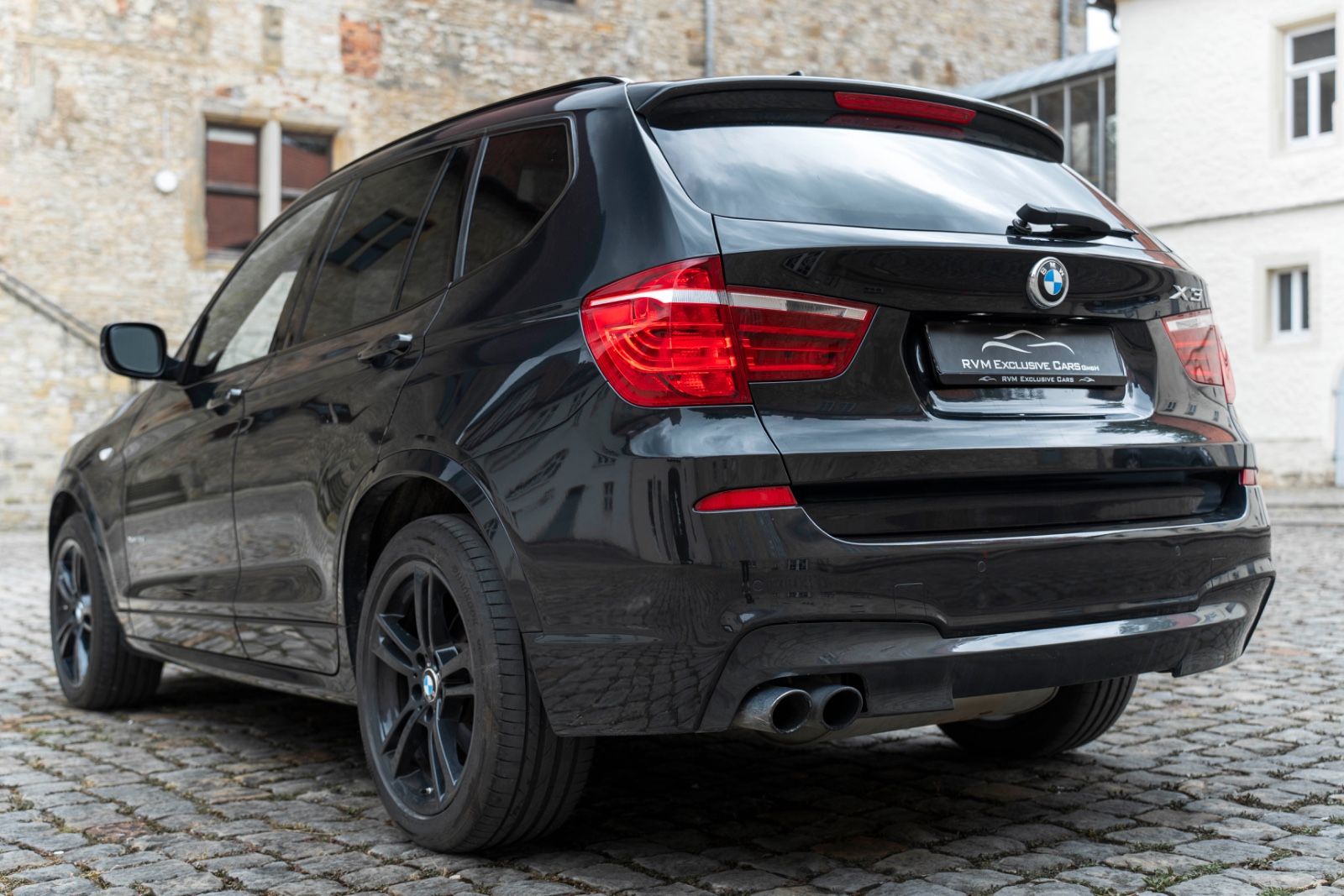 Fahrzeugabbildung BMW X3 xDrive35i M Sport HIFI KAM NAV SZH PANO M+S