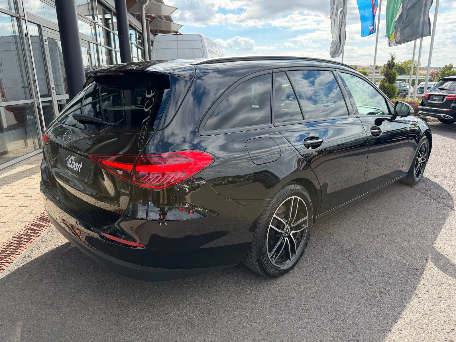 Fahrzeugabbildung Mercedes-Benz C 200d T RFK+SpurhaltA+EinparkP+SpiegelP+LED+IHC