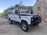 Land Rover Defender 110 Td5 Station Wagon S Safari Off-road - Land Rover Defender: Road Off