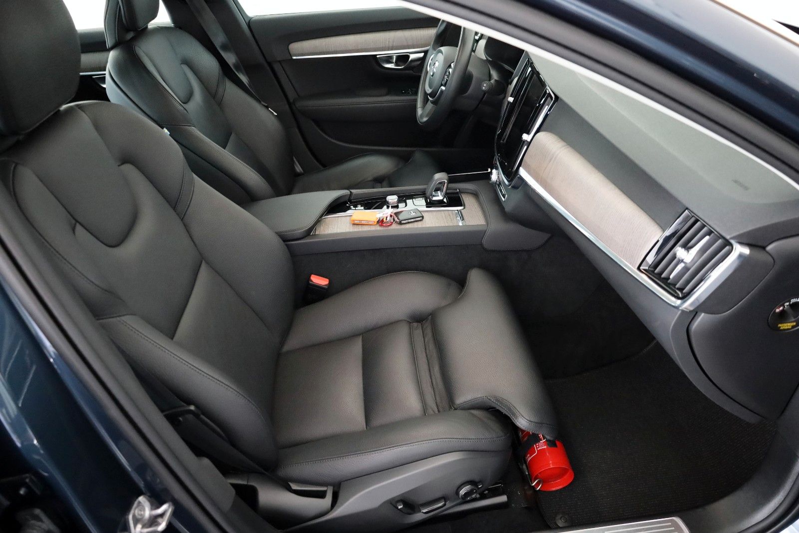 Fahrzeugabbildung Volvo V90 CC Pro AWD Leder,Navi,LED,SH,Kamera,ACC