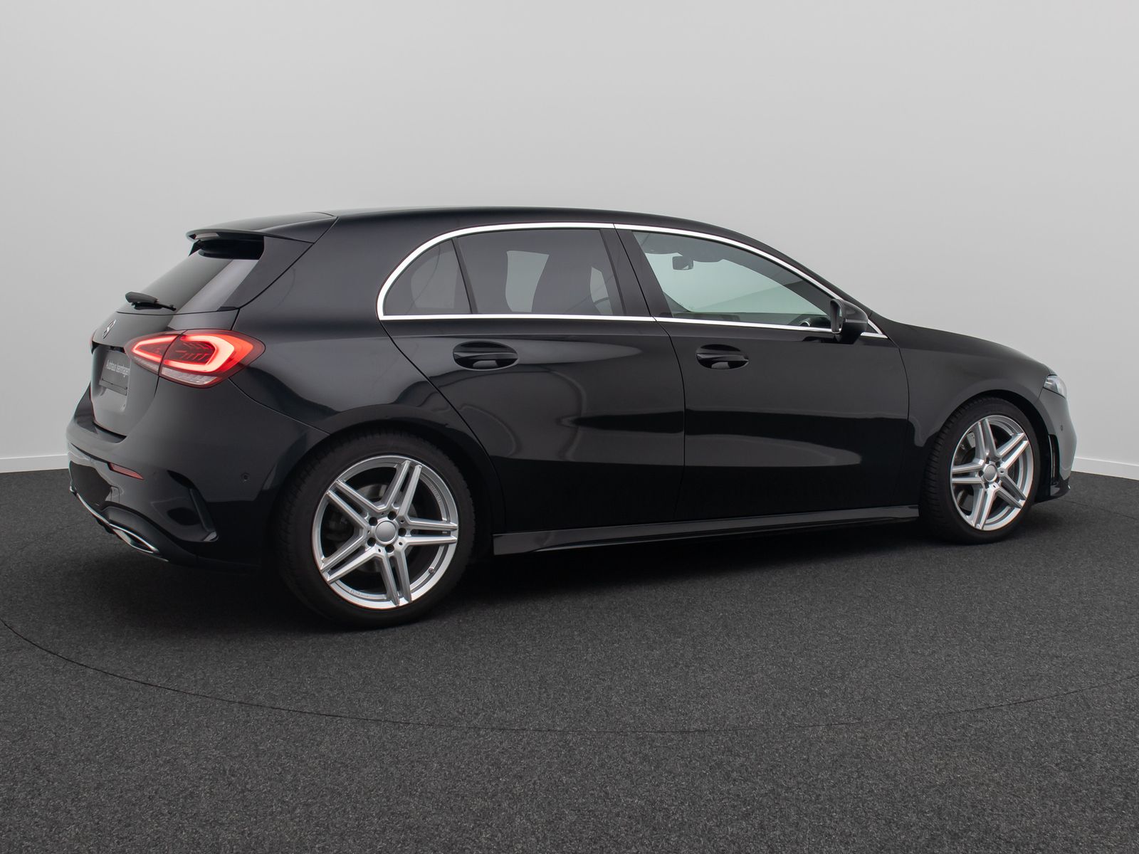 Fahrzeugabbildung Mercedes-Benz A250 AMG Line Kamera AHK Alarm Sportsitz 18Zoll