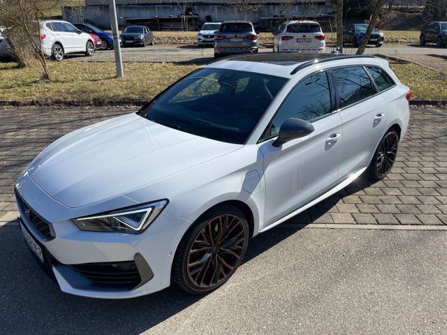 Leon Sportstourer VZ 1.4 e-Hybrid Matrix Pano