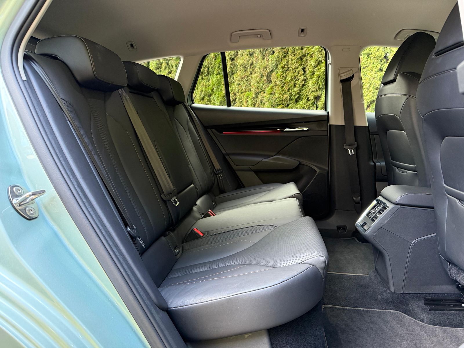 Fahrzeugabbildung SKODA Enyaq 80 x Suite CCS+MATRIX+KAM+AHK+LEDER+SPORT