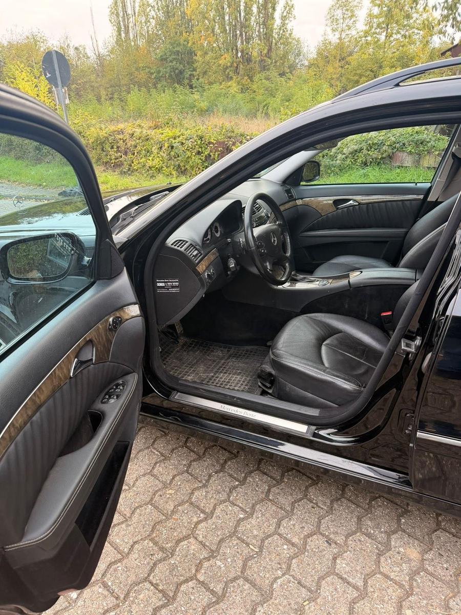 Mercedes-Benz E320 2006 — photo 9