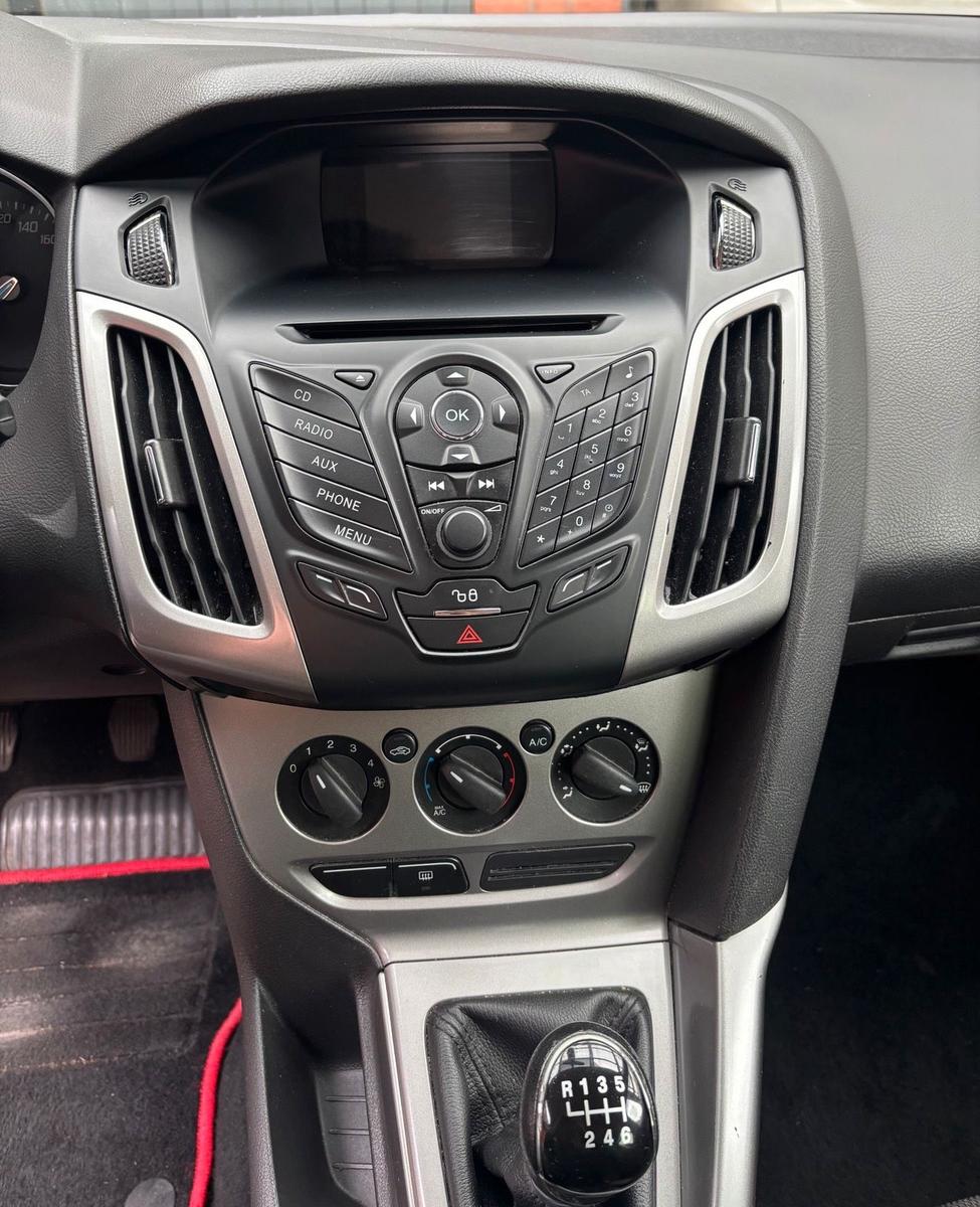 Ford Focus 2014 — photo 9