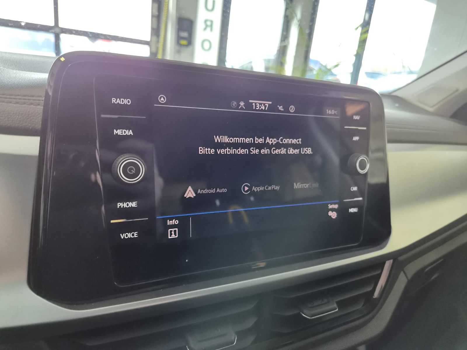 Fahrzeugabbildung Volkswagen T-Roc Life / NAVI / AHK / DIGITAL