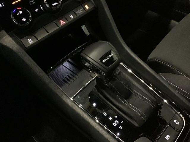 Fahrzeugabbildung Skoda Karoq Sportline 1.5 TSI DSG/Navi/Matrix/PDC/SHZ