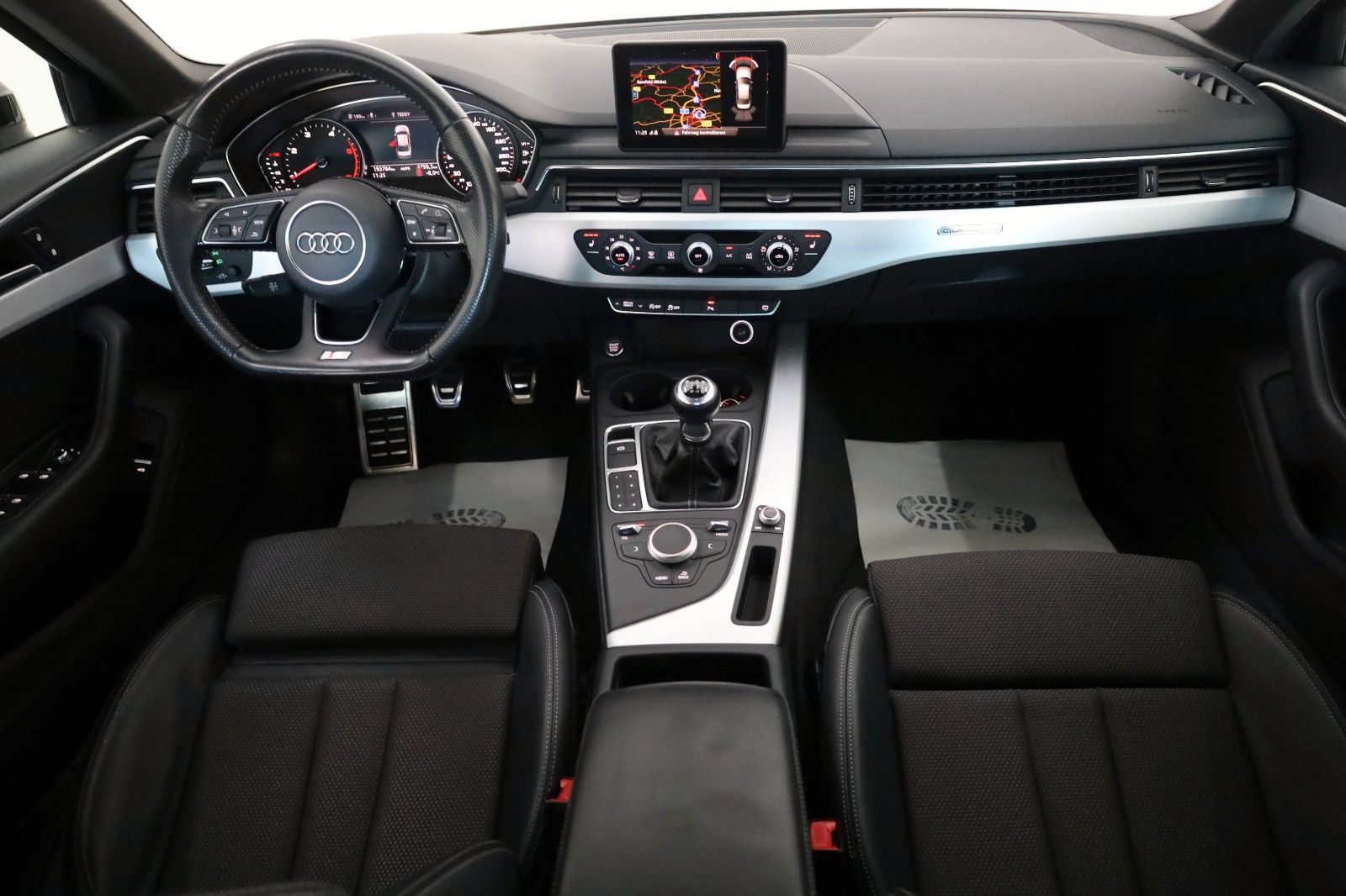 Fahrzeugabbildung Audi A4 Lim. quattro S Line T.Leder,Navi,Xenon,SH,PDC