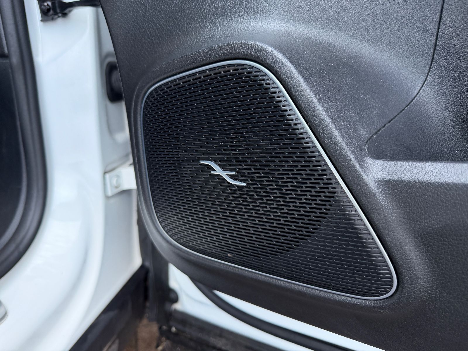 Fahrzeugabbildung Mercedes-Benz GLB 250 AMG 4Matic*PANO*MEMO*MULTIBEAM*360°KAM