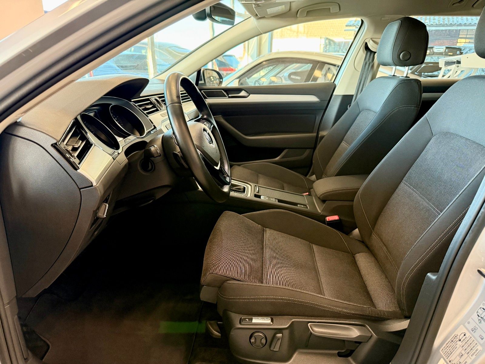 Fahrzeugabbildung Volkswagen Passat Variant 2.0TDI DSG Comfortline BlueMotion