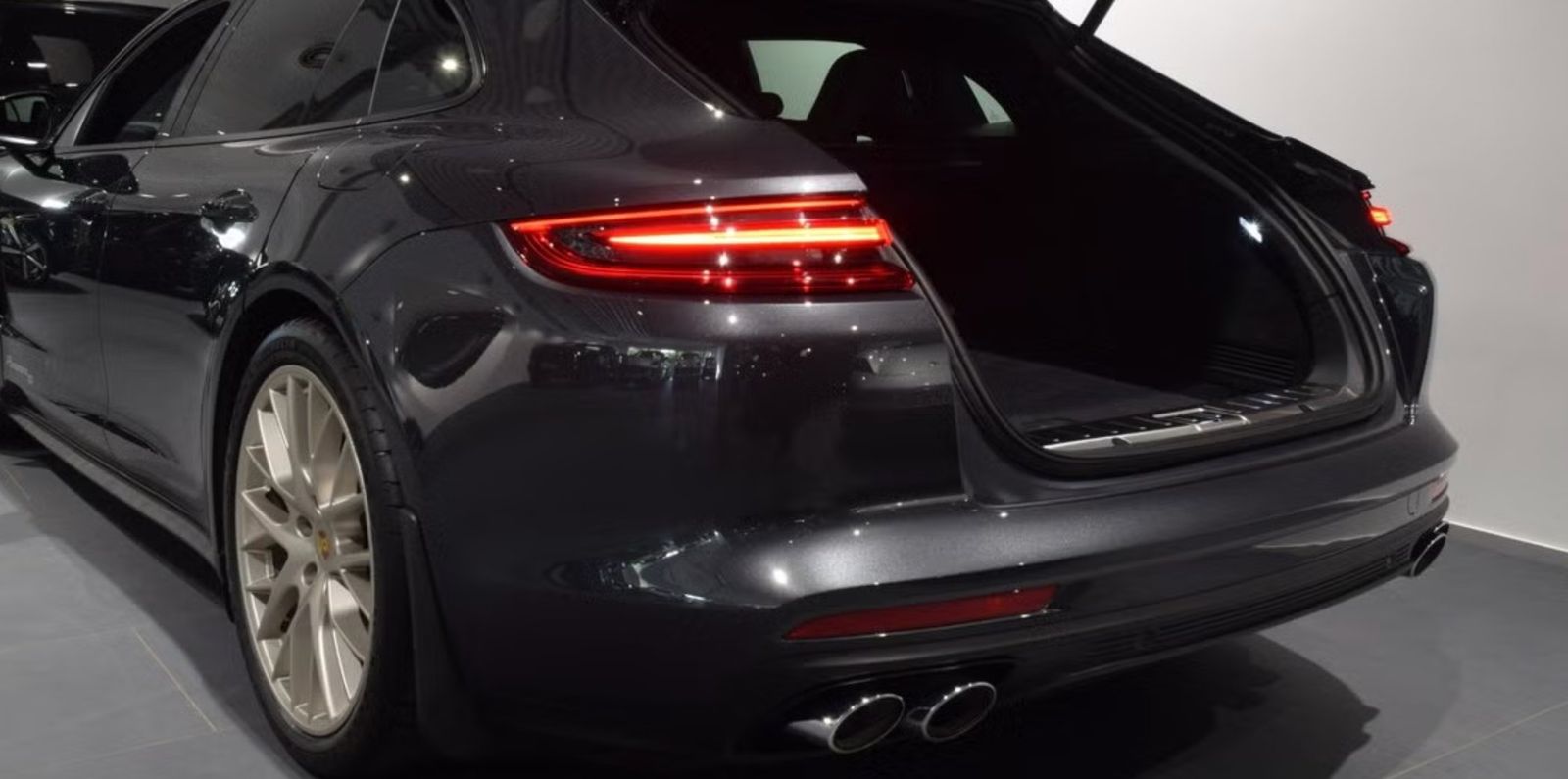 Porsche Panamera Sport Turismo 4 E-Hybrid Edition 10 Jah foto 3