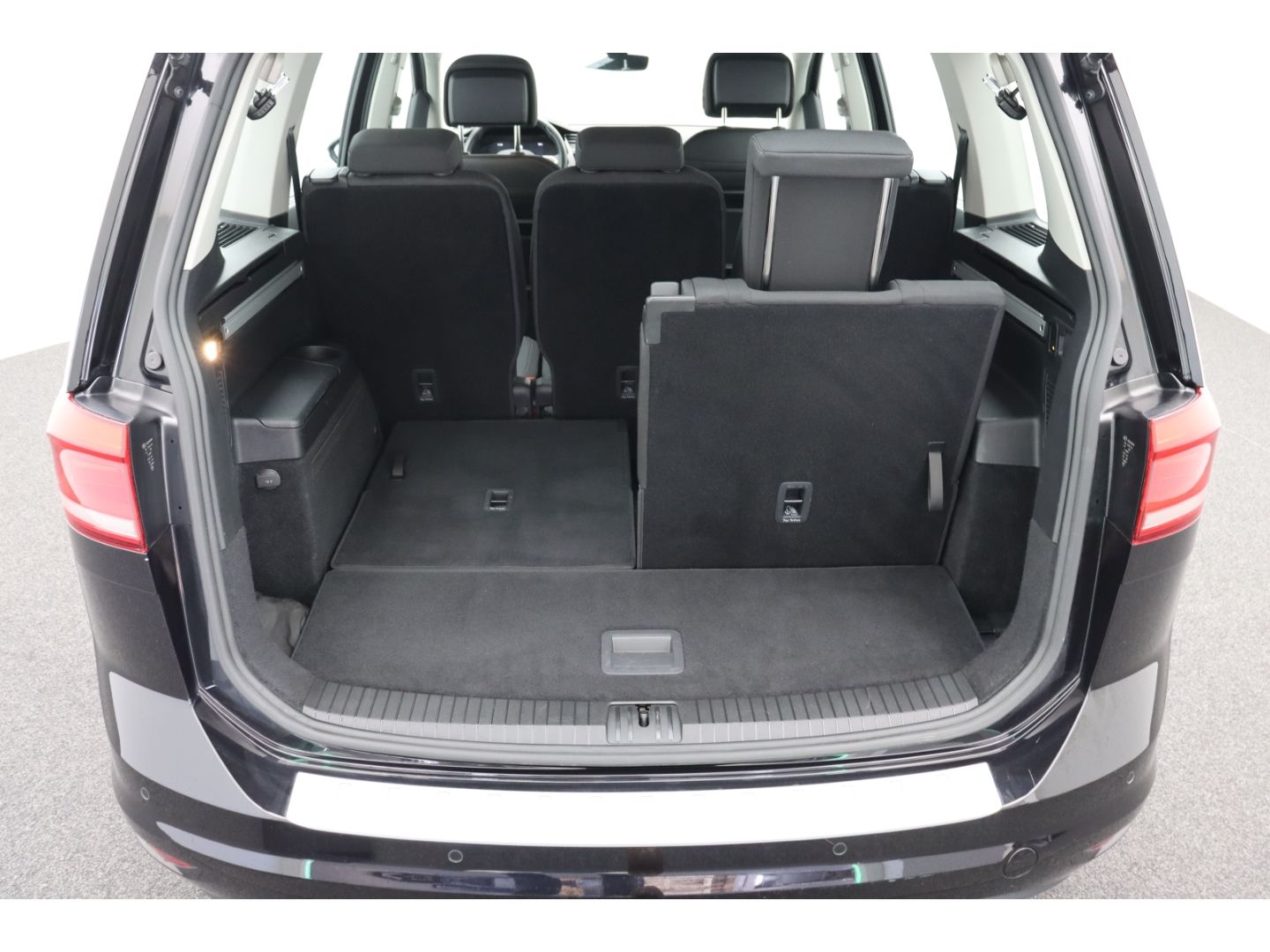 Fahrzeugabbildung Volkswagen Touran Comfortline BMT Start-Stop AHK Schwenkbar