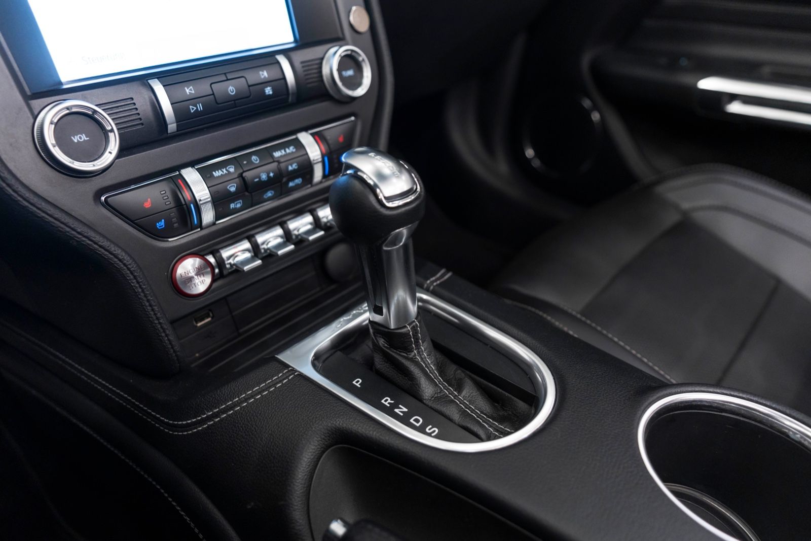 Fahrzeugabbildung Ford Mustang 2.3 HIGH PERFORMANCE ACC KAM TOTW LEDER