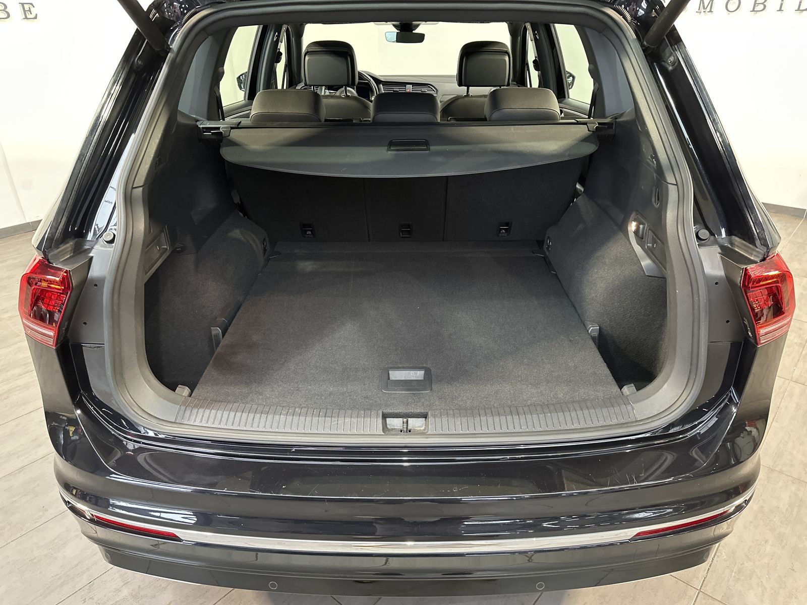 Fahrzeugabbildung Volkswagen Tiguan Allspace 2.0 TDI 4M R-Line NAV+LED+PANO