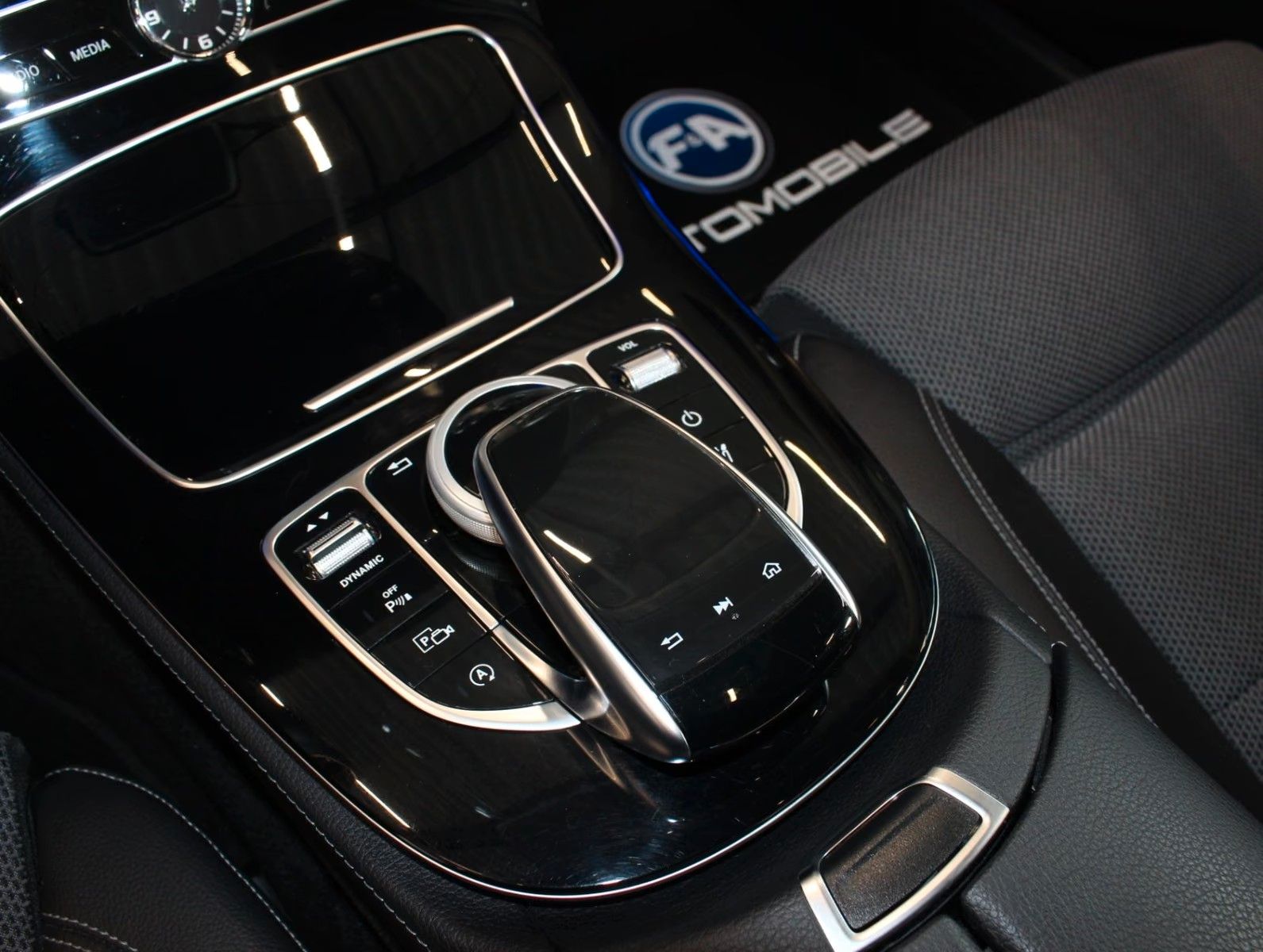 Fahrzeugabbildung Mercedes-Benz E 350 d T Avantgarde 9G 360°+LED+2.Hand