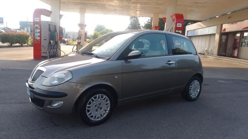 Lancia Ypsilon