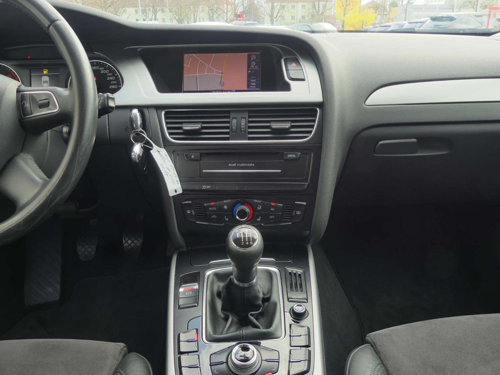 Audi A4 2011 — photo 14