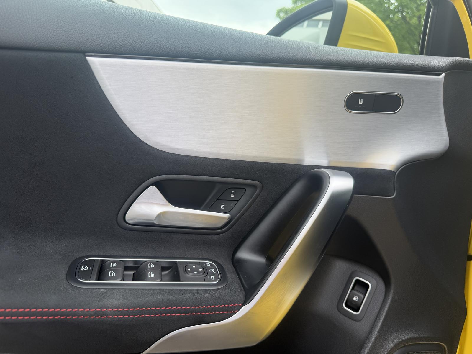 Mercedes-Benz A 250 e AMG LED MBUX Distronic Pano Kamera-360°