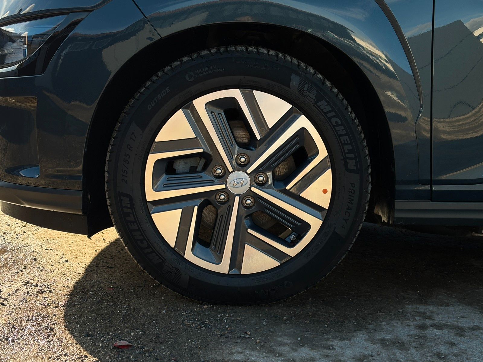 Fahrzeugabbildung Hyundai KONA Elektro SHZ LHZ ACC LKA PDC CAM LFA CarPlay