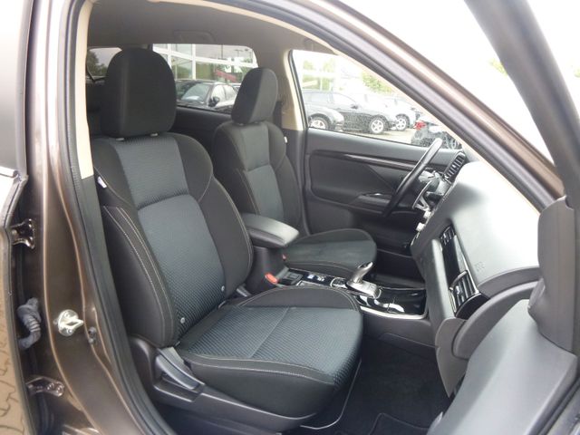 Fahrzeugabbildung Mitsubishi Outlander 4WD Plug-in Hybrid >AUT/AHK/Kamera<