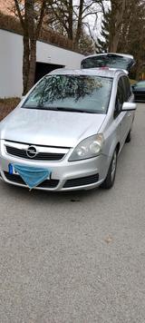 Opel Zafira b - Opel Zafira aus 2007 mit Diesel-Antrieb