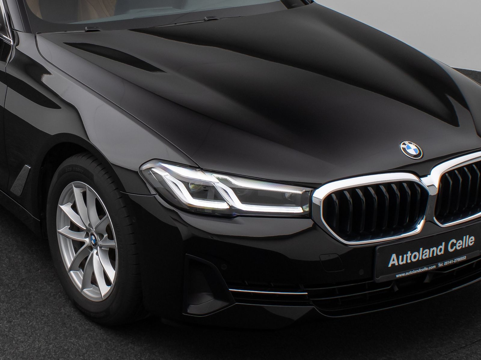 Fahrzeugabbildung BMW 520d Panorama Kamera DAB HiFi AHK M Sport Alarm