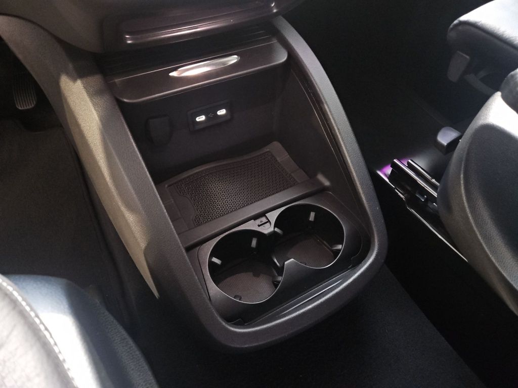 Fahrzeugabbildung Mercedes-Benz V 300 AVG extralang 8 Sitze STHZ AR ele.ST DISTR