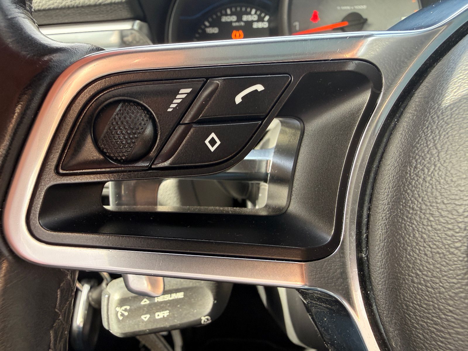 Fahrzeugabbildung Porsche Macan S Diesel/PANO/360°/MEMORY/SOUND/SHZ