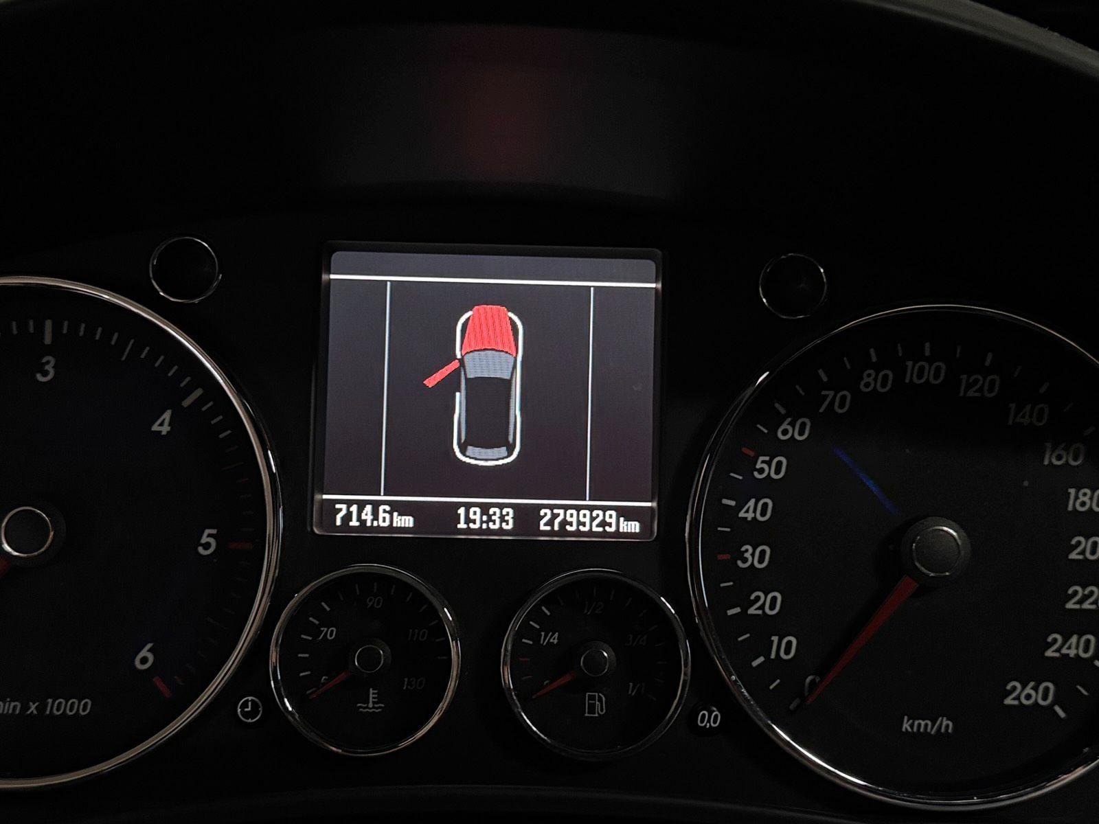 Volkswagen Touareg 2006 — photo 13