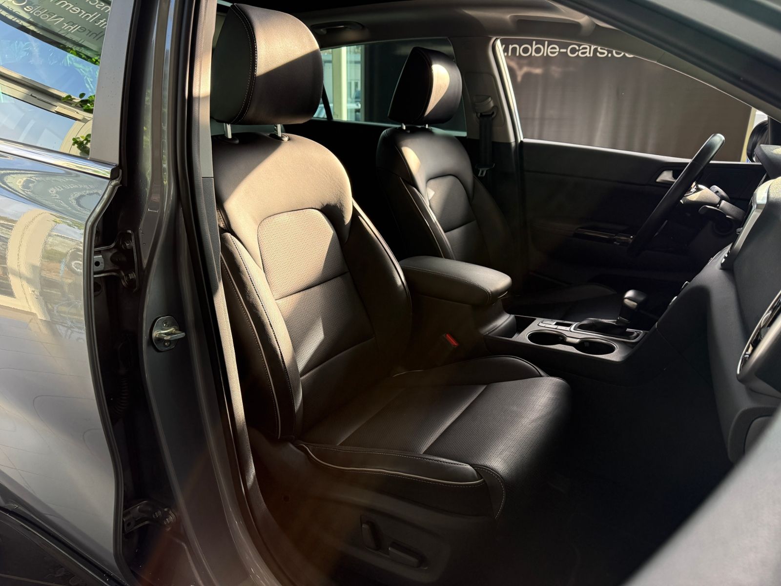 Fahrzeugabbildung Kia Sportage Black Edition PANO AHK LED