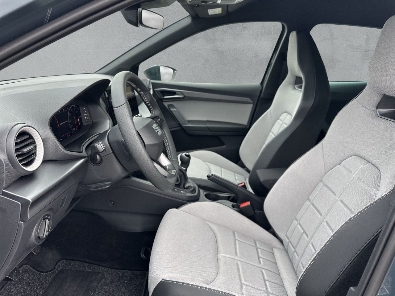 Fahrzeugabbildung SEAT Arona FR 1.0 TSI 116 PS 6-Gang - mit KI generiert/bearbeitet
