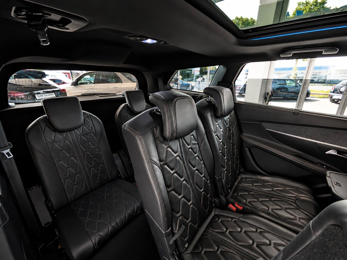 Fahrzeugabbildung Peugeot 5008 GT-LINE LEDER NAVI PANORAMA LED AHK 7-SITZE