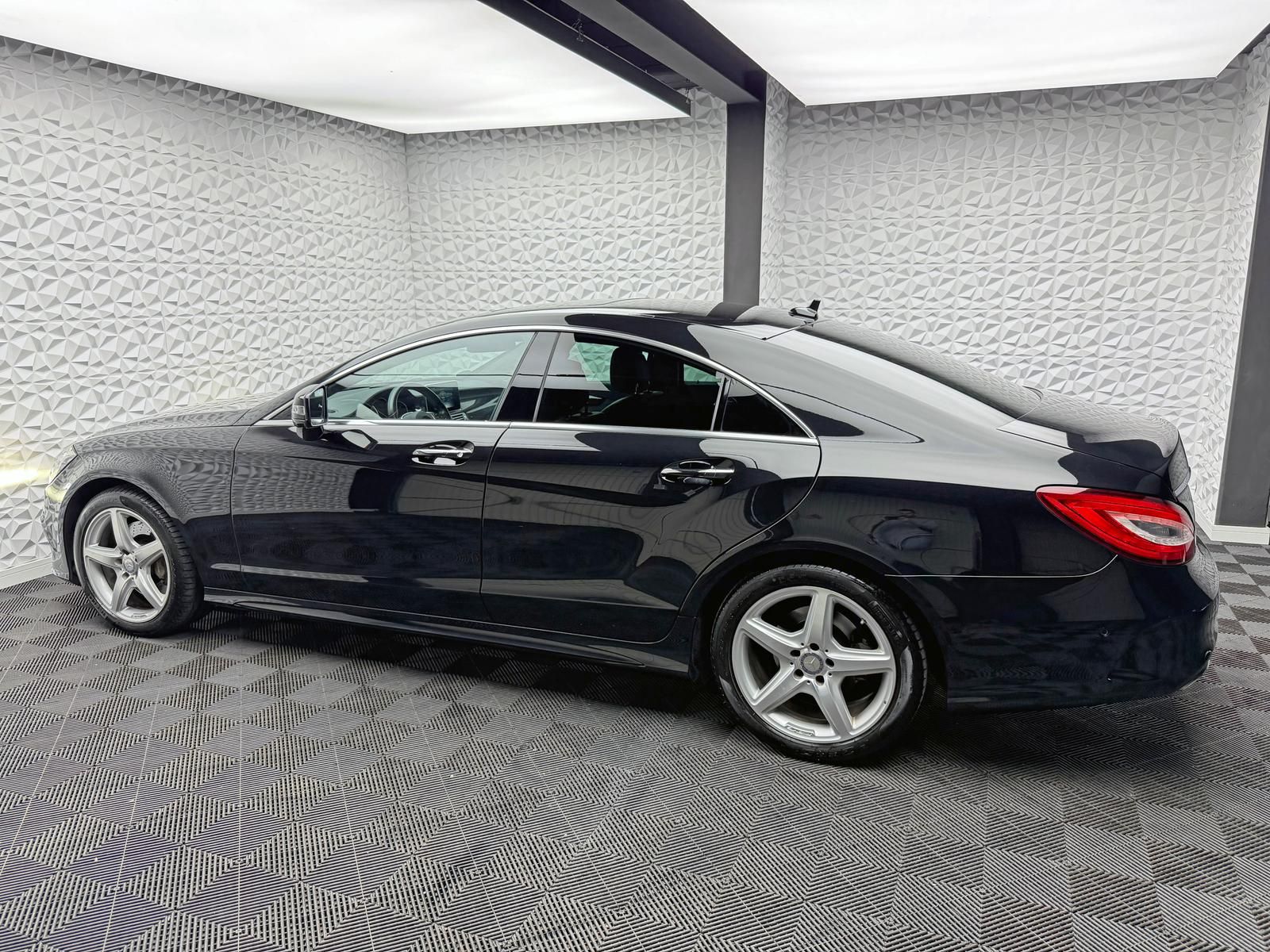 Fahrzeugabbildung Mercedes-Benz CLS 350 BLUETEC/AMG/AIRMATIC/ACC/NAV/KEYLES/360°