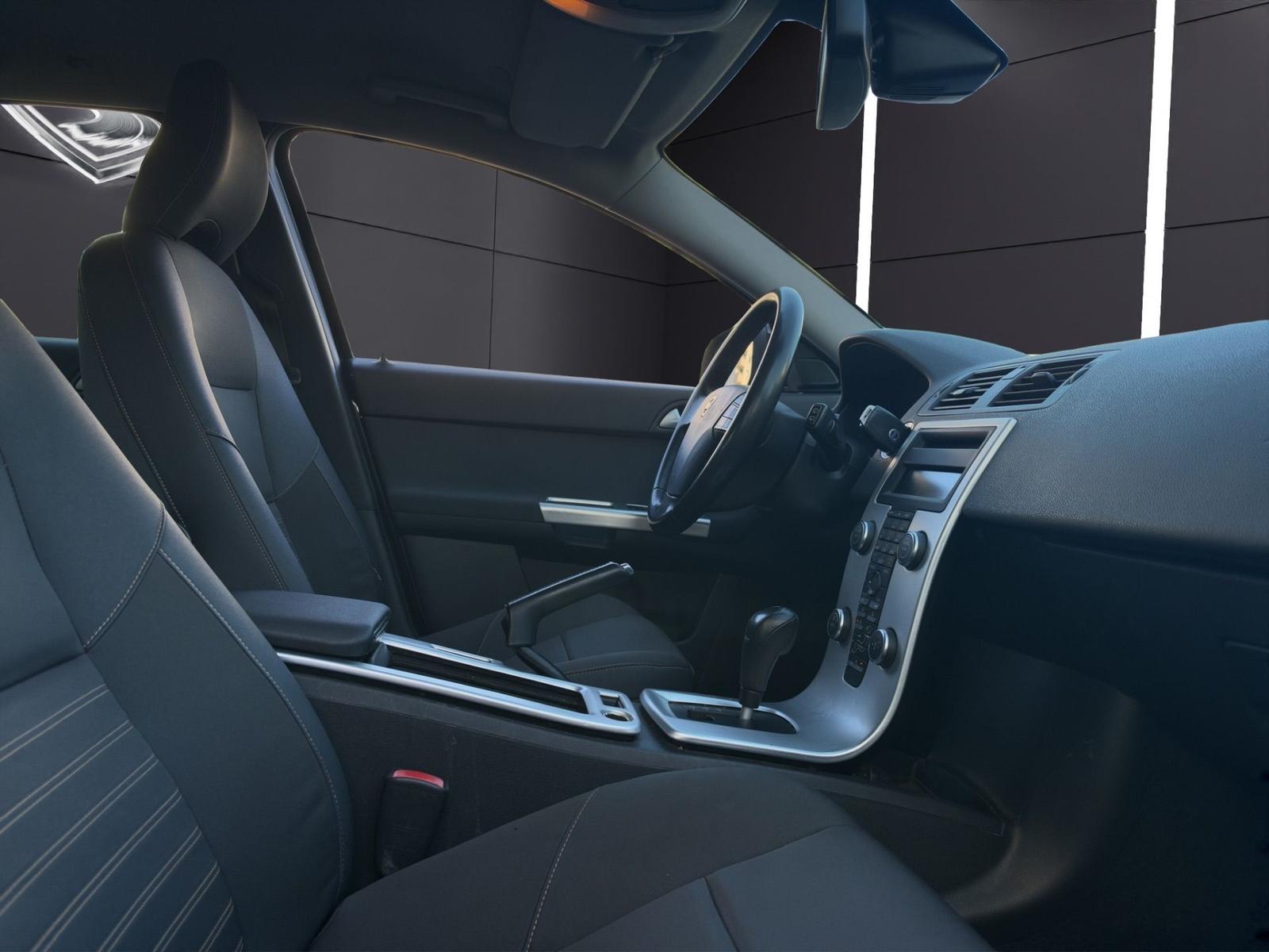 Volvo V50 2010 — photo 14