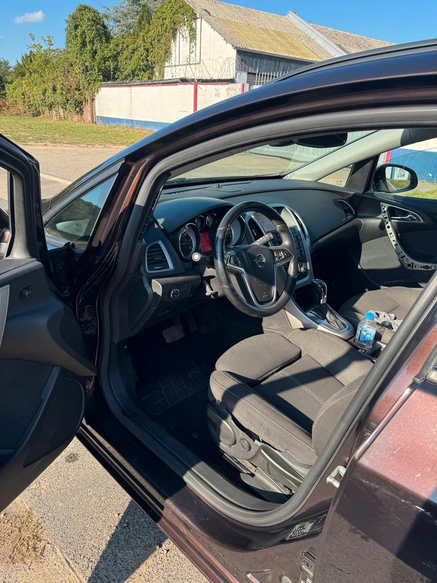 Opel Astra 2014 — photo 8