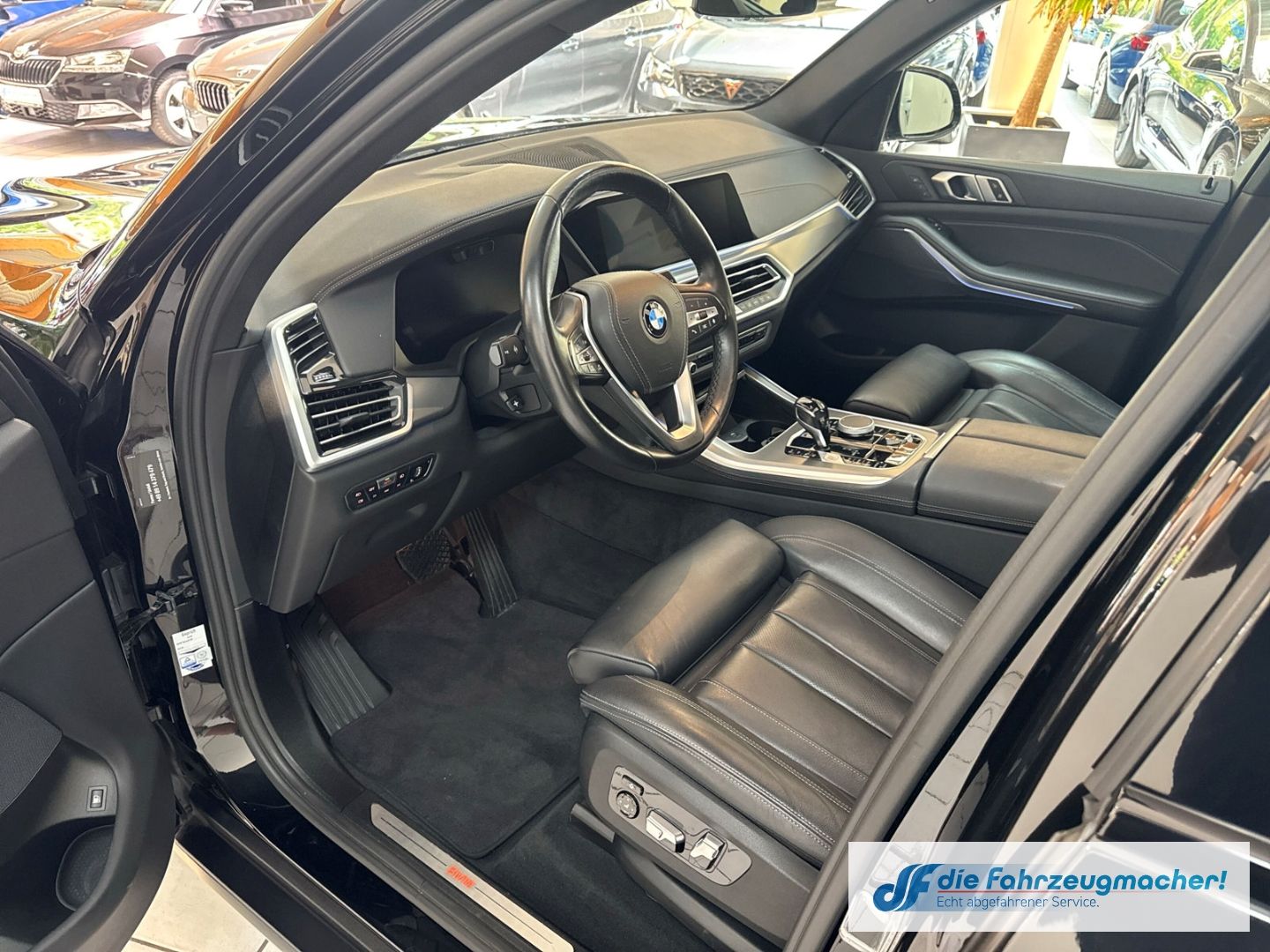 Fahrzeugabbildung BMW X5 xDrive 45 e xLine Park-Assistent Luftfederung