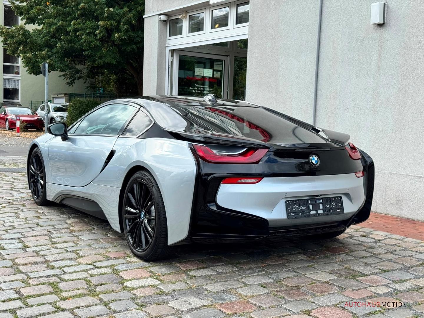 BMW i8 Coupe LED HUD SHZ LEDER KOLLISIONWARNER
