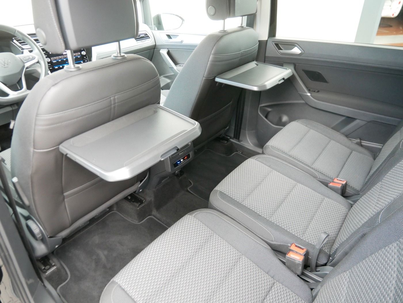 Fahrzeugabbildung Volkswagen Touran 1.5 Comfortline NEU48T 7-Sitzer ACC PDC