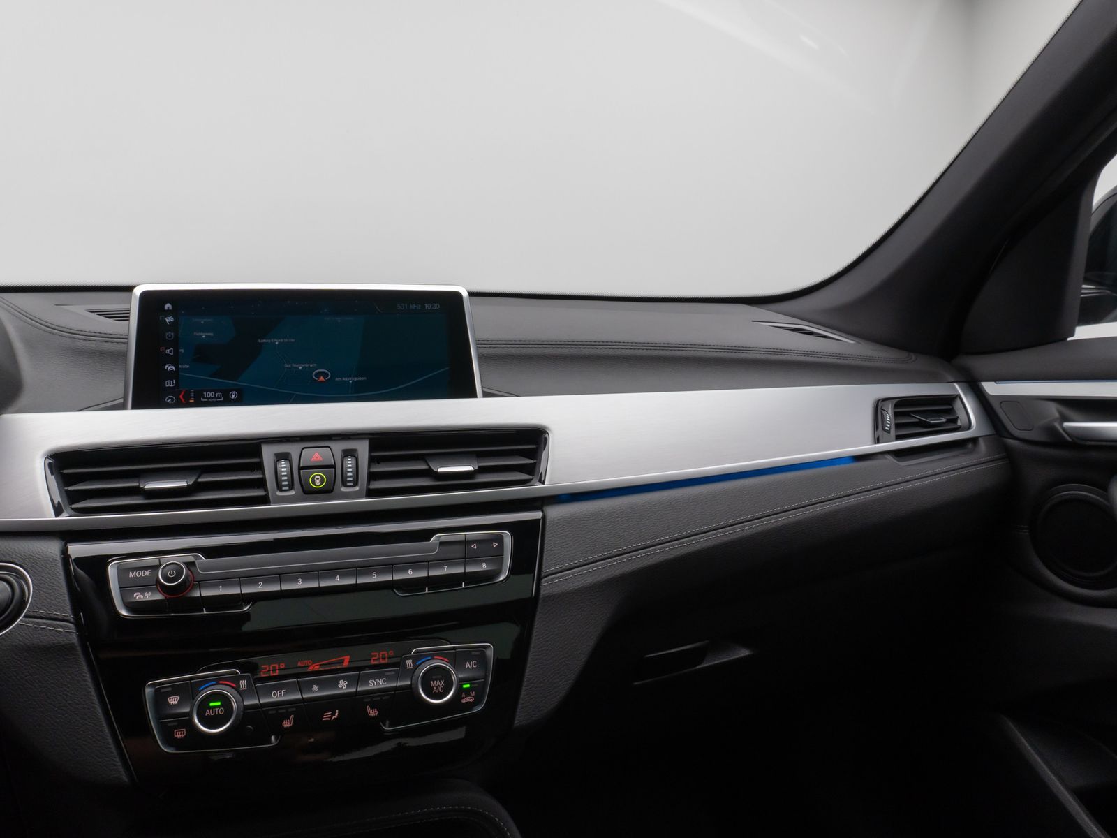 Fahrzeugabbildung BMW X1 xD25e M Sport Panorama DAB Navi LED 18Zoll