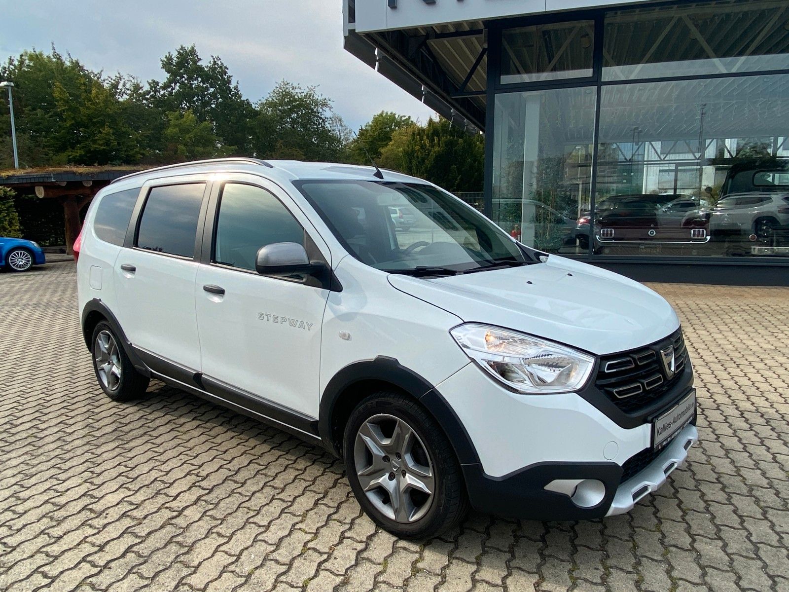 Fahrzeugabbildung Dacia Lodgy Stepway Plus